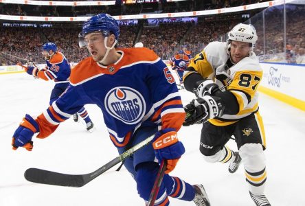 Une deuxième période dominante permet aux Oilers de battre les Penguins 6-3