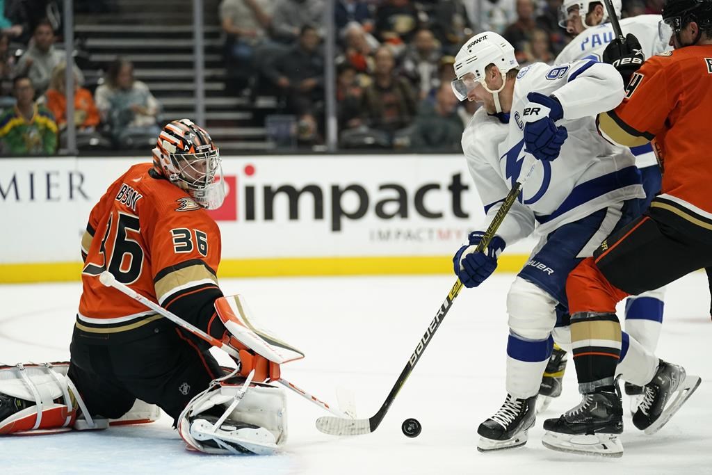 Un but tardif de Hagel permet au Lightning de battre les Ducks 4-2