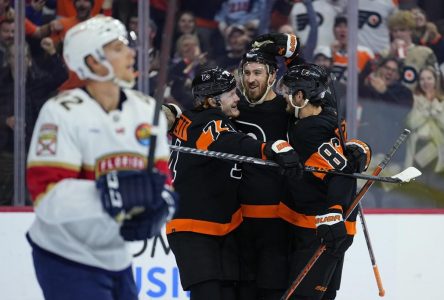 Les Flyers l’emportent 4-3 devant les Panthers; un but et une passe pour Farabee