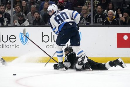 Jonsson-Fjallby dénoue l’impasse et les Jets se sauvent avec une victoire de 6-4