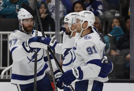 Un but tardif de Nikita Kucherov permet au Lightning de l’emporter 4-3 à San Jose