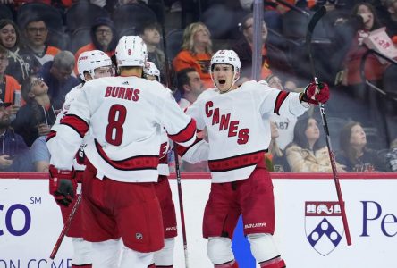 Brent Burns met fin au débat en prolongation et les Hurricanes l’emportent 4-3