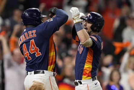 Les Astros défont les Phillies 5-2 et créent l’égalité dans la Série mondiale