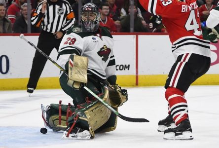 Frederik Gaudreau confirme la victoire du Wild contre les Blackhawks 4-3 en fusillade