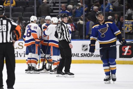 Menés par Anders Lee et Brock Nelson, les Islanders dominent les Blues 5-2