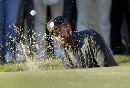 Tony Finau fait fi du vent et conserve son avance de quatre coups à Houston