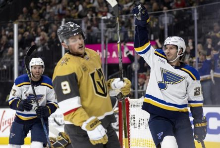 Les Blues stoppent les Golden Knights en triomphant 3-2