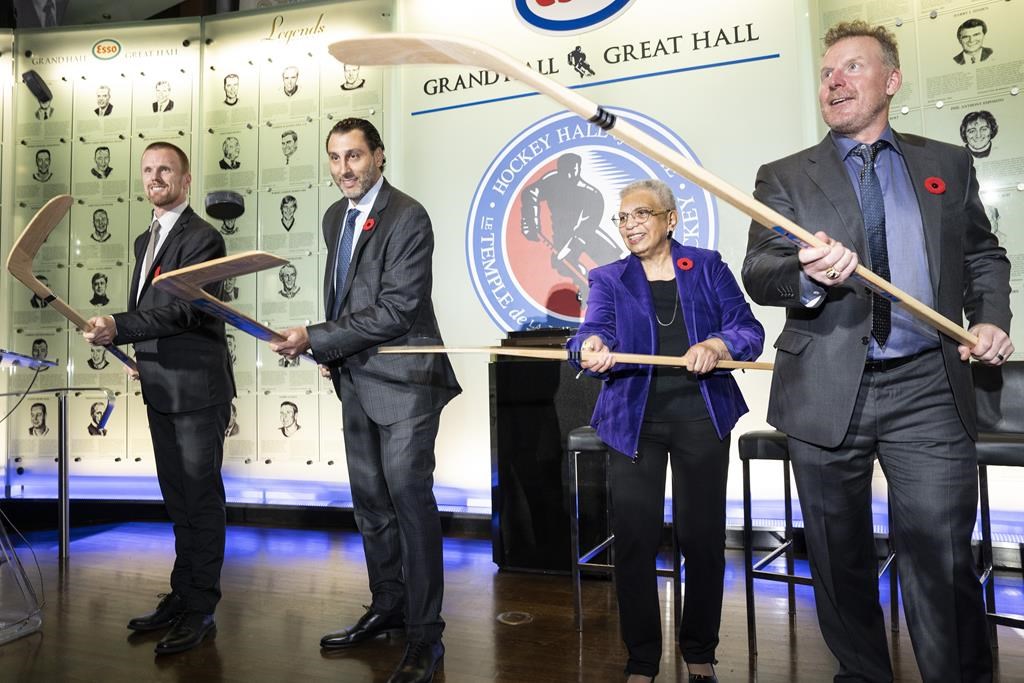 Les Sedin, Luongo et Alfredsson au Temple de la renommée du hockey