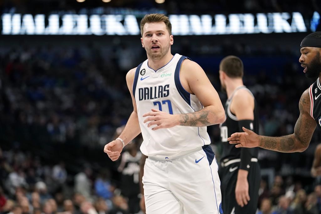 Doncic réussit un autre coup d’éclat et les Mavericks battent les Clippers, 103-101