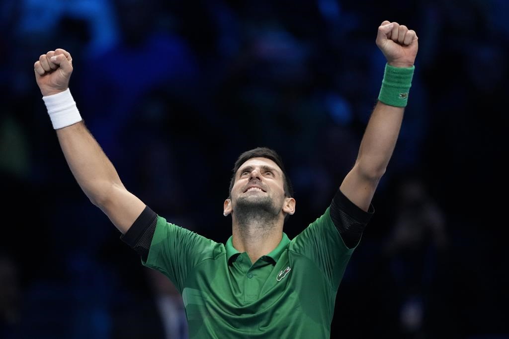 Djokovic gagne les Finales de l’ATP et égale Federer avec un 6e sacre en carrière