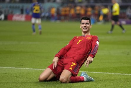 Le Japon défait l’Espagne 2-1 et passe à la phase éliminatoire de la Coupe du monde