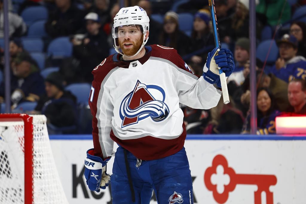 MacKinnon et Compher marquent deux buts chacun dans une victoire de l’Avalanche