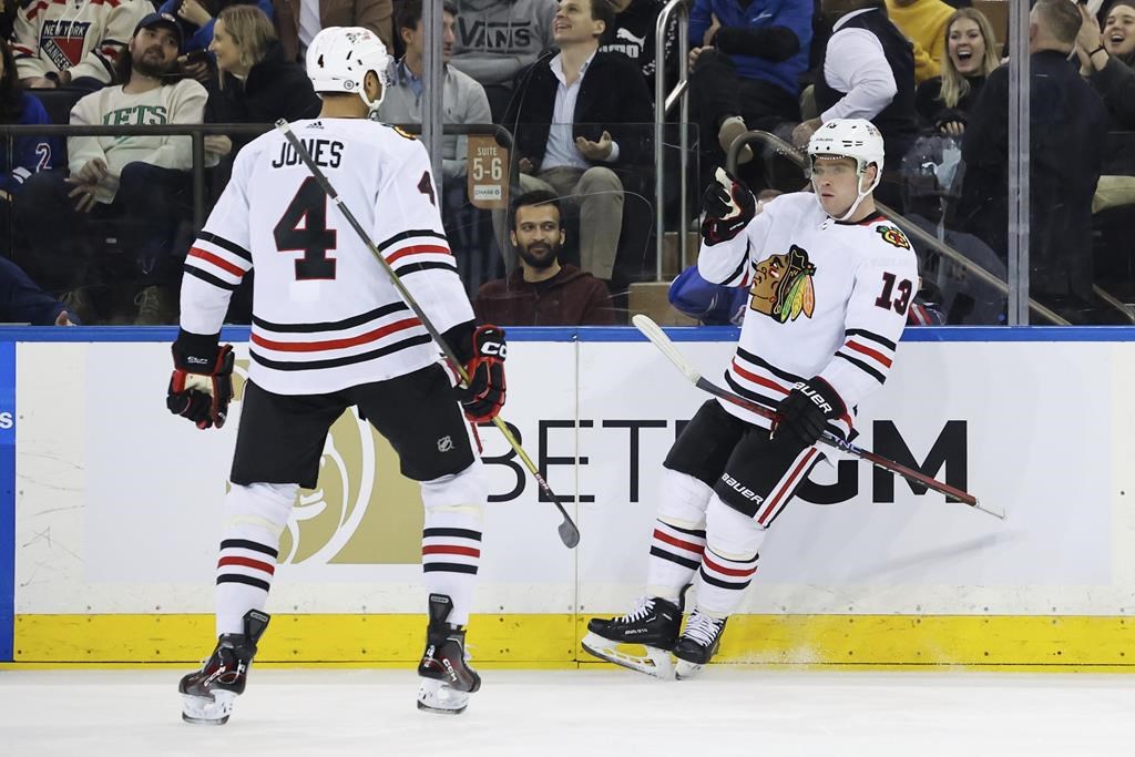 Les Blackhawks battent les Rangers 5-2 et mettent fin à une série de huit défaites