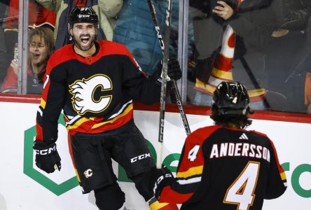 Un but de Kadri en 3e période mène les Flames vers un gain de 3-2 face aux Coyotes