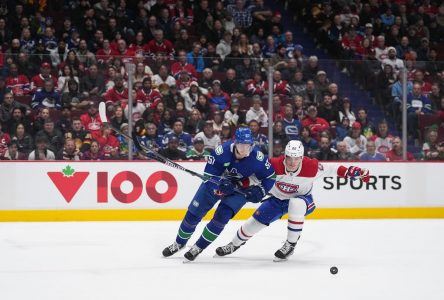 Le CH laisse filer une avance de quatre buts et perd 7-6 devant les Canucks