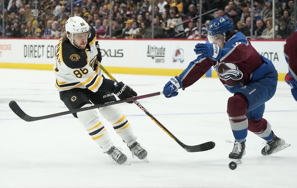 Taylor Hall se signale et les Bruins blanchissent l’Avalanche 4-0