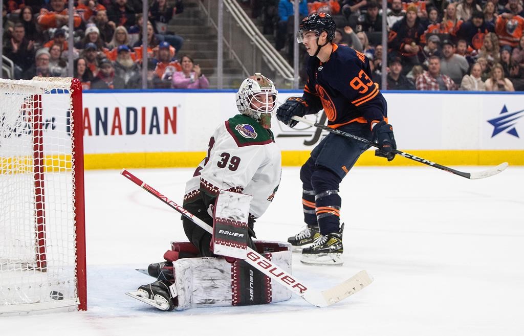 Connor McDavid amasse quatre points et les Oilers corrigent les Coyotes 8-2