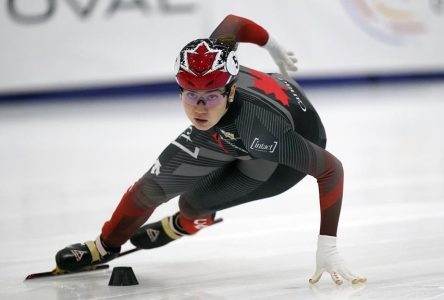 La Canadienne Courtney Sarault gagne l’or au 1000 m en Coupe du monde courte piste