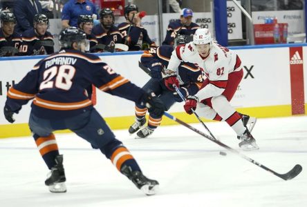 Kochetkov et les Hurricanes blanchissent les Islanders 3-0