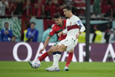 Coupe du monde: Mbappé contre son bon ami Hakimi en demi-finale, mercredi