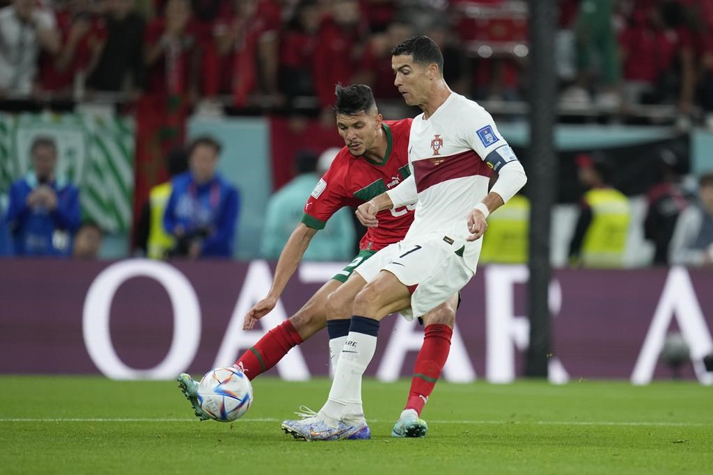 Coupe du monde: Mbappé contre son bon ami Hakimi en demi-finale, mercredi