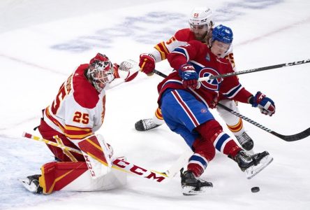 Kirby Dach marque en tirs de barrage et le Canadien bat les Flames 2-1