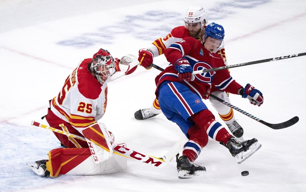 Kirby Dach marque en tirs de barrage et le Canadien bat les Flames 2-1