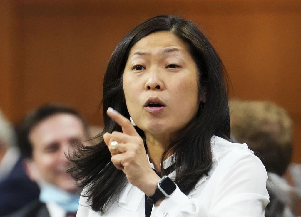 La ministre Mary Ng a violé les règles d’éthique lorsqu’une amie a obtenu un contrat