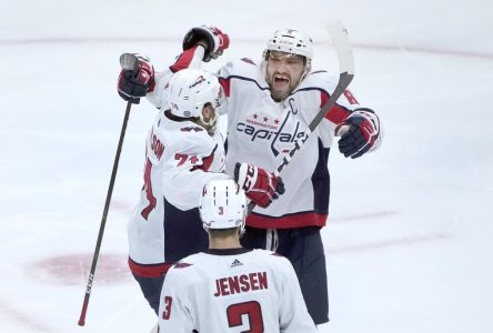 Alex Ovechkin devient le troisième joueur à atteindre le plateau des 800 buts