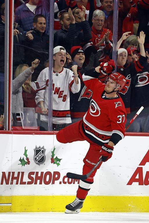 Pyotr Kochetkov gagne un autre match et les Hurricanes viennent à bout du Kraken