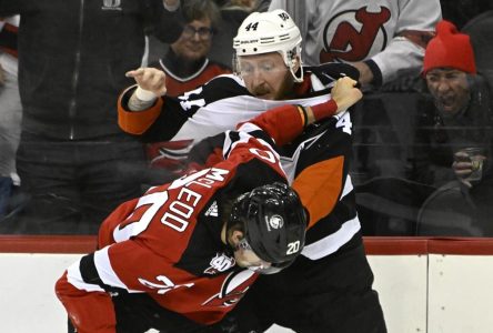 Les Devils plient l’échine devant les Flyers et tombent pour un 4e match de suite