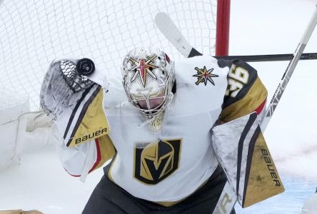 Smith réalise un doublé dans un gain de 4-1 des Golden Knights contre les Blackhawks