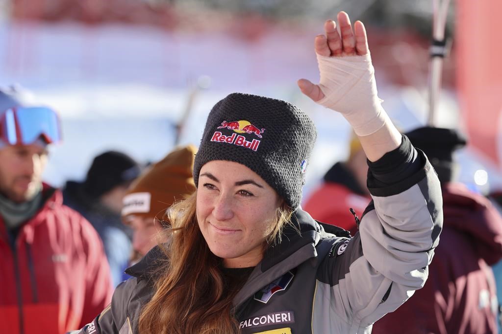 Goggia étonne en gagnant la descente de St-Moritz malgré des fractures aux doigts