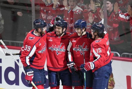 Gustafsson réussit un tour du chapeau et les Capitals battent les Maple Leafs 5-2