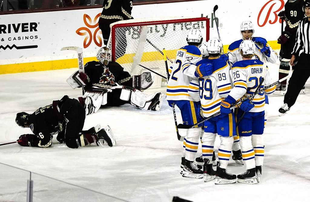 Skinner marque deux buts dans un gain de 5-2 contre les Coyotes