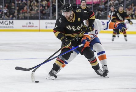 Varlamov stoppe 36 tirs et les Islanders défont les Golden Knights 5-2