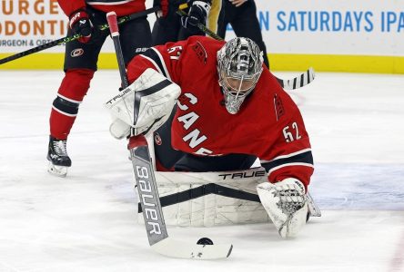 Les Hurricanes viennent de l’arrière pour défaire les Penguins 3-2