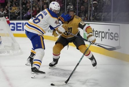 Les Sabres défont les Golden Knights 3-2 et triomphent à Vegas pour une première fois