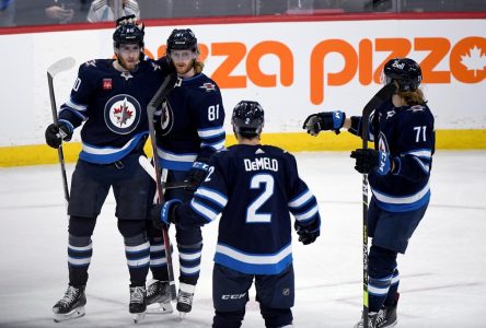 Kyle Connor inscrit deux buts et les Jets battent les Sénateurs 5-1