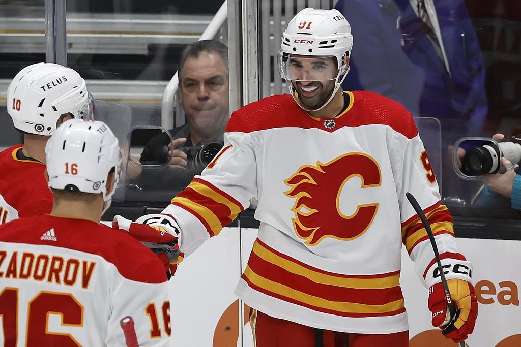 Kadri marque deux fois au 3e tiers et les Flames gagnent 7-3 à San Jose