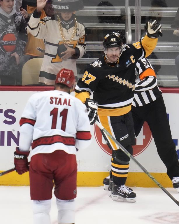 Slavin marque en prolongation et les Hurricanes battent les Penguins 4-3