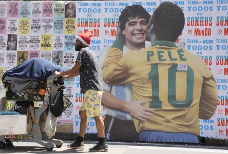 Les membres de la famille de Pelé se réunissent dans un hôpital de Sao Paulo