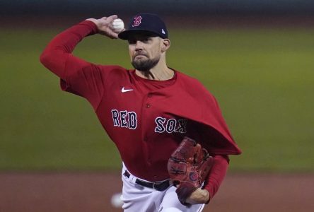 Le lanceur Nathan Eovaldi s’entend pour deux saisons avec les Rangers