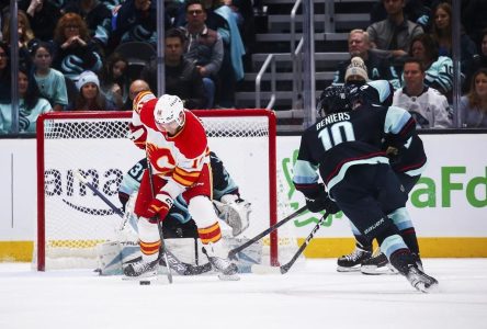 Huberdeau marque en troisième période et les Flames battent le Kraken 3-2