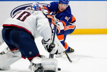 Pageau et Barzal aident les Islanders à vaincre les Blue Jackets 2-1