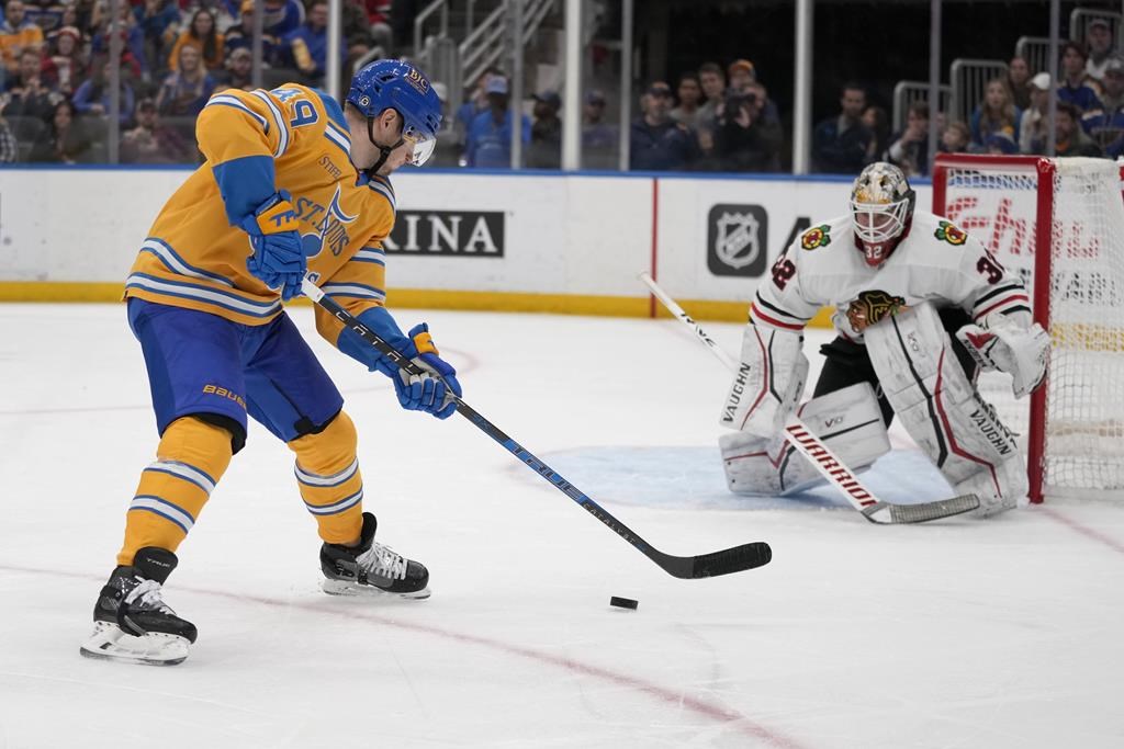 Calle Rosen dénoue l’impasse et les Blues triomphent contre les Blackhawks