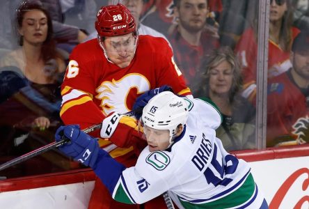 Weegar touche finalement la cible et les Flames l’emportent contre les Canucks