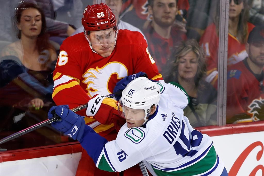 Weegar touche finalement la cible et les Flames l’emportent contre les Canucks