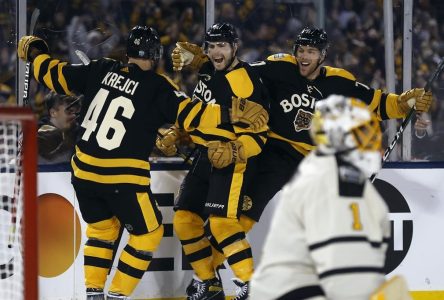 Les Bruins placent le nom de l’attaquant Jake DeBrusk sur la liste des blessés