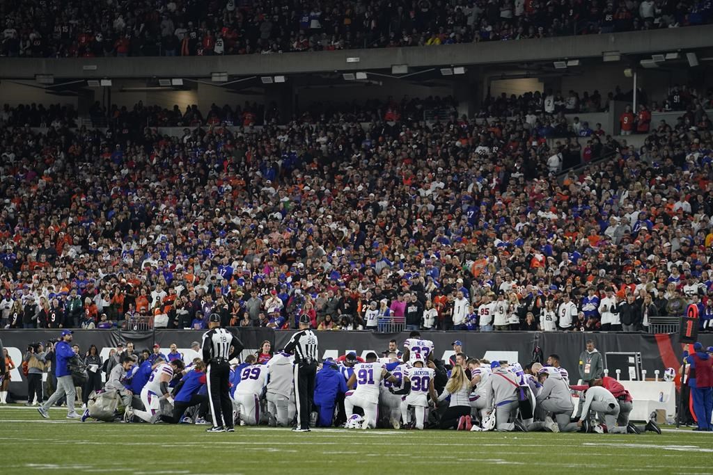 Le cas de Damar Hamlin, des Bills: un rappel des dangers liés au football